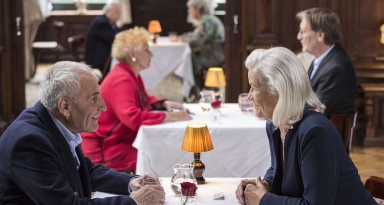 Altersglühen: Speed Dating für Senioren Tv Fernsehen Das Erste ARD Streamen online Mediathek DVD kaufen