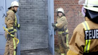 Feuerwehrfrauen - Phönix aus der Asche Tv Fernsehen Das Erste ARD Streamen online Mediathek Video on Demand DVD kaufen